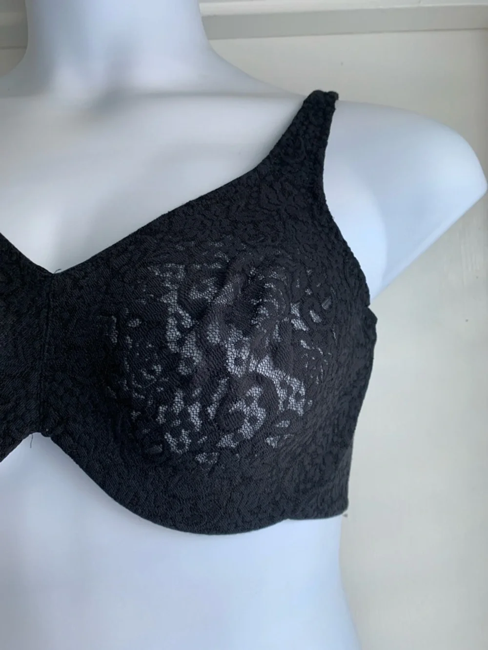 Wacoal Women's Plus-size Halo Lace Full Coverage Underwire Bra, Black, 40D - Picture 7 of 9